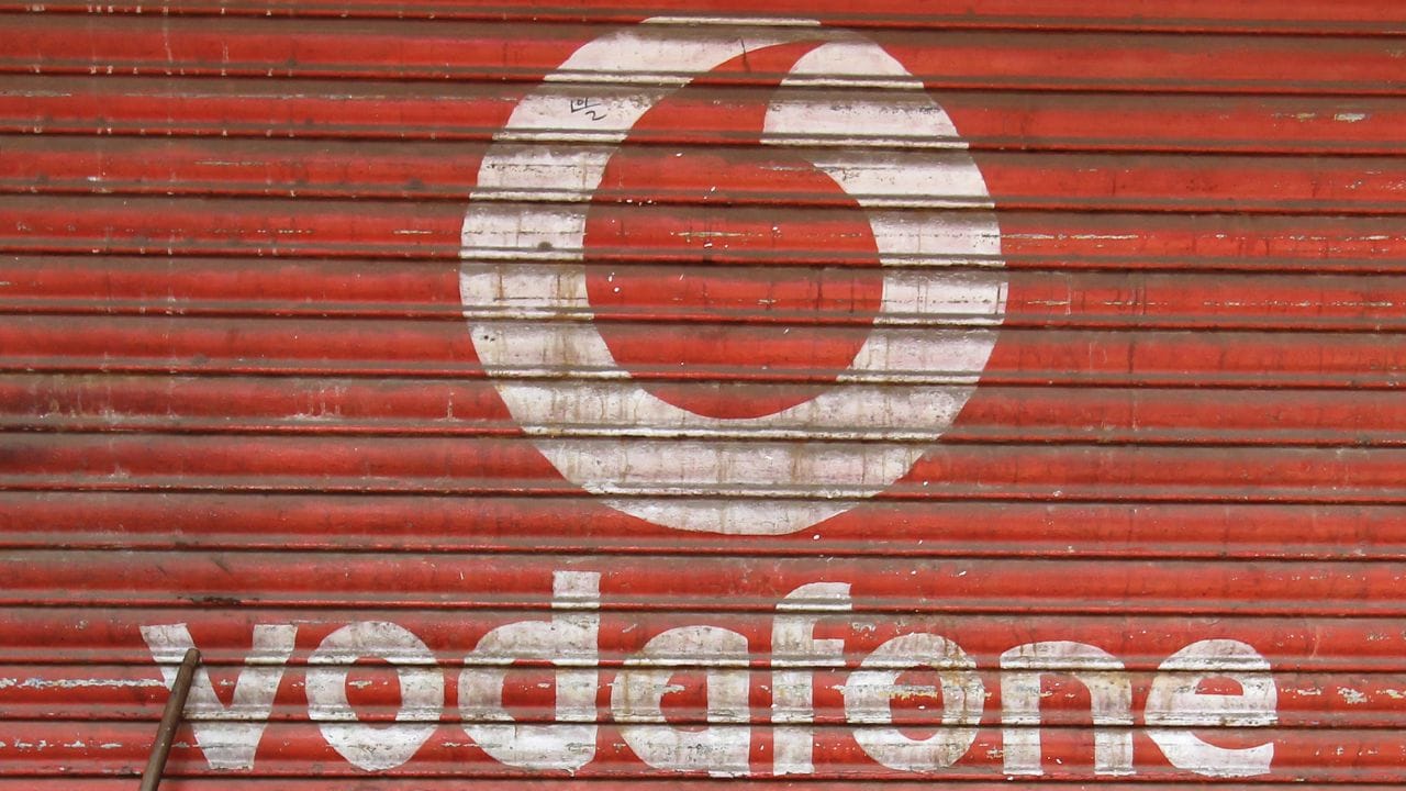 ഓഫറുകള്‍ നല്‍കുന്ന കാര്യത്തില്‍ തുടക്കത്തില്‍ മാറി നിന്നൂവെങ്കിലും ഇപ്പോള്‍ സജീവമാകാനുള്ള തയാറെടുപ്പിലാണ് വിഐ. നിരക്ക് വര്‍ധനവില്‍ തകര്‍ന്ന ഇമേജ് തിരിച്ചുപിടിക്കാനുള്ള ശ്രമത്തിലാണ് കമ്പനി. (Himanshu Bhatt/NurPhoto via Getty Images)