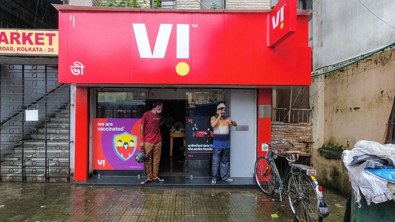 979 രൂപയുടെ പ്ലാനില്‍ അണ്‍ലിമിറ്റഡ് വോയിസ് കോളിങ്, പ്രതിദിനം 100 എസ്എംഎസ്, പ്രതിദിനം 2 ജിബി ഡാറ്റ എന്നിവ ലഭിക്കും. 84 ദിവസമാണ് വാലിഡിറ്റി. (Image Credits: ebarchan Chatterjee/NurPhoto via Getty Images)