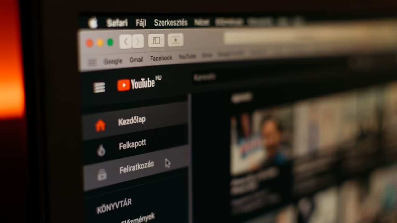 ഈ പരാതികൾക്ക് പിന്നാലെ ആഡ് സ്കിപ് ബട്ടൻ മറയ്ക്കുന്ന തരത്തിലുള്ളവ പരസ്യങ്ങളിൽ നിന്ന് ഒഴിവാക്കാനാണ് ഗൂഗിൾ തയ്യാറെടുക്കുന്നത്. ഇത് വഴി പരസ്യങ്ങൾ സ്കിപ് ചെയ്യാൻ എളുപ്പത്തിൽ സാധിക്കുമെന്ന് ഗൂഗിൾ കണക്കുകൂട്ടുന്നു. വ്യൂവിങ് എക്സ്പീരിയൻസ് വർധിക്കുമെന്നും ഗൂഗിൾ പറയുന്നു. (Image Courtesy - Unsplash)