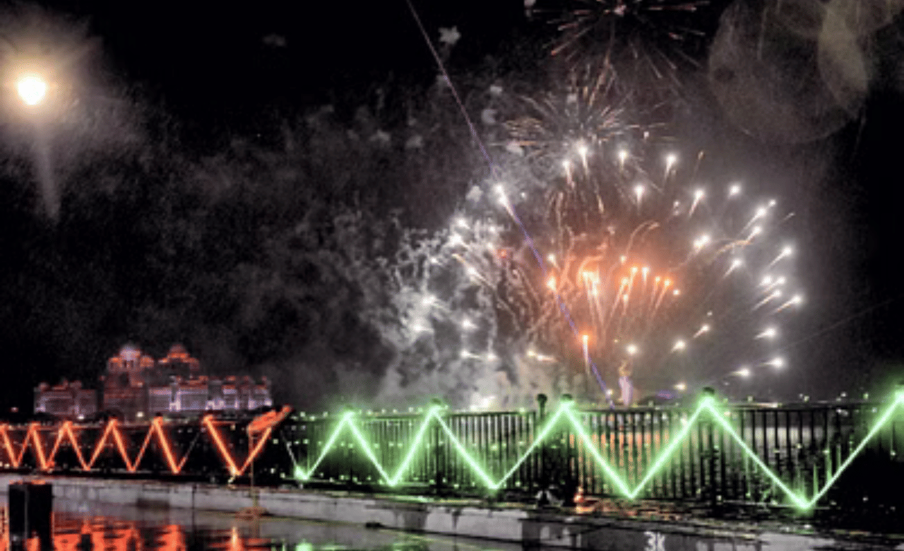  അന്തരീക്ഷ മലിനീകരണം നിയന്ത്രിക്കുന്നതിന്റെ ഭാഗമായി ദീപാവലി ആഘോഷങ്ങളിൽ നിയന്ത്രണം. (Image Credits: PTI)