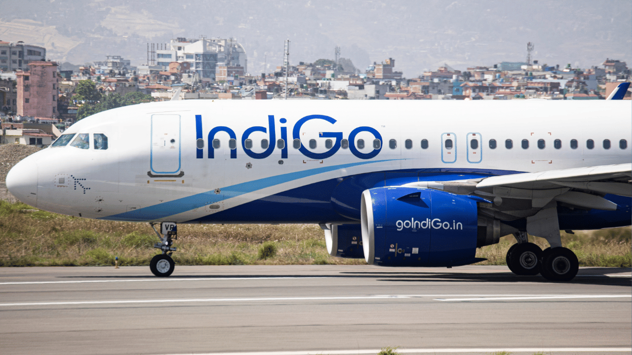 മിഡ്-എയർ ‌വിമാനത്തിന് ബോംബ് ഭീഷണി സന്ദേശം ലഭിച്ചാൽ അപായ മുന്നറിയിപ്പ് പുറപ്പെടുവിക്കുകയും വിമാനത്താവളത്തിൽ ബോംബ് ത്രെറ്റ് അസസ്‌മെൻ്റ് കമ്മിറ്റി (ബിടിഎസി) യോഗം ചേരുകയും ചെയ്യും. ഭീഷണി വിലയിരുത്തിയ ശേഷം ബിടിഎസിയാണ് അടുത്ത നടപടി തീരുമാനിക്കുന്നത്. (Image Credits: NurPhoto)