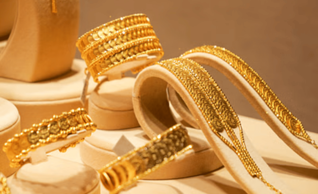 സംസ്ഥാനത്ത് റെക്കോർഡ് തുരുത്തി ഒരോ ദിവസവും സ്വർണവിലയിൽ കുതിപ്പ്. 360 രൂപയാണ് ഇന്ന് പവന് വർധിച്ചതോടെയാണ് സ്വർണവില റെക്കോർഡിട്ടത്. (Image Credits: Craig Hastings)