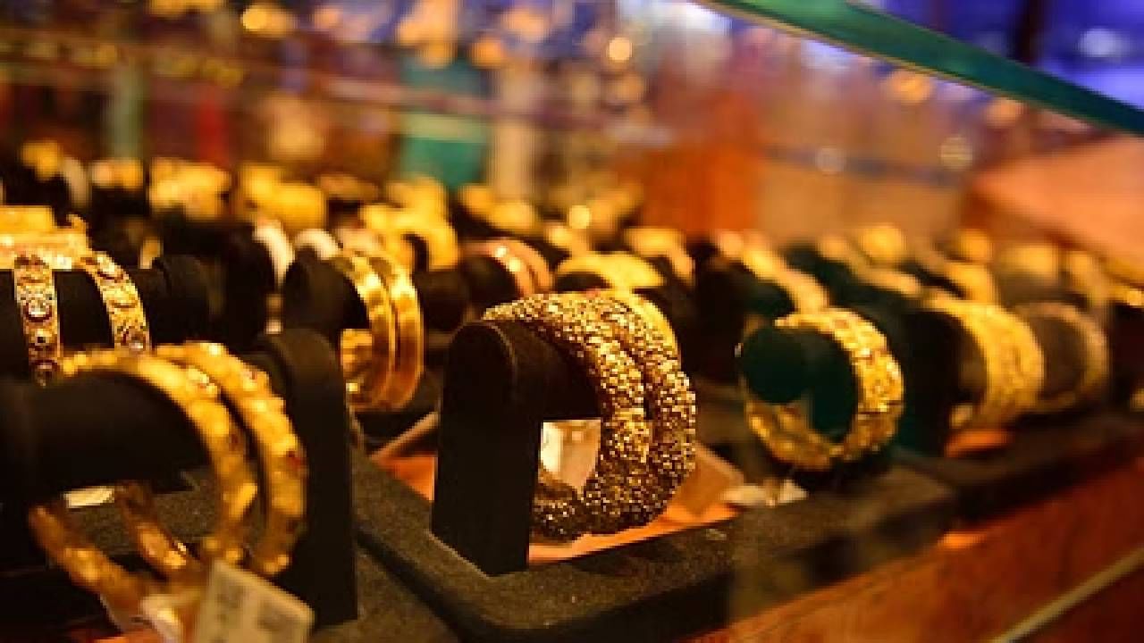 ഒക്ടോബർ 4,5, 6, 12,13, 14 തീയതികളിൽ 56, 960 രൂപയായിരുന്നു സ്വർണവില. പിന്നീട് ഒക്ടോബർ 16നാണ് വില 57000 കടന്നത്. ഒക്ടോബർ 19 ന് ഇത് 58000വും കടന്നു. തുടർന്ന് 320 രൂപയുടെ വർദ്ധനവോടെ ഒക്ടോബർ 23ന്  58, 720 എന്ന സർവ്വകാല റെക്കോർഡിലെത്തി വില.(IMAGE CREDITS: NurPhoto)