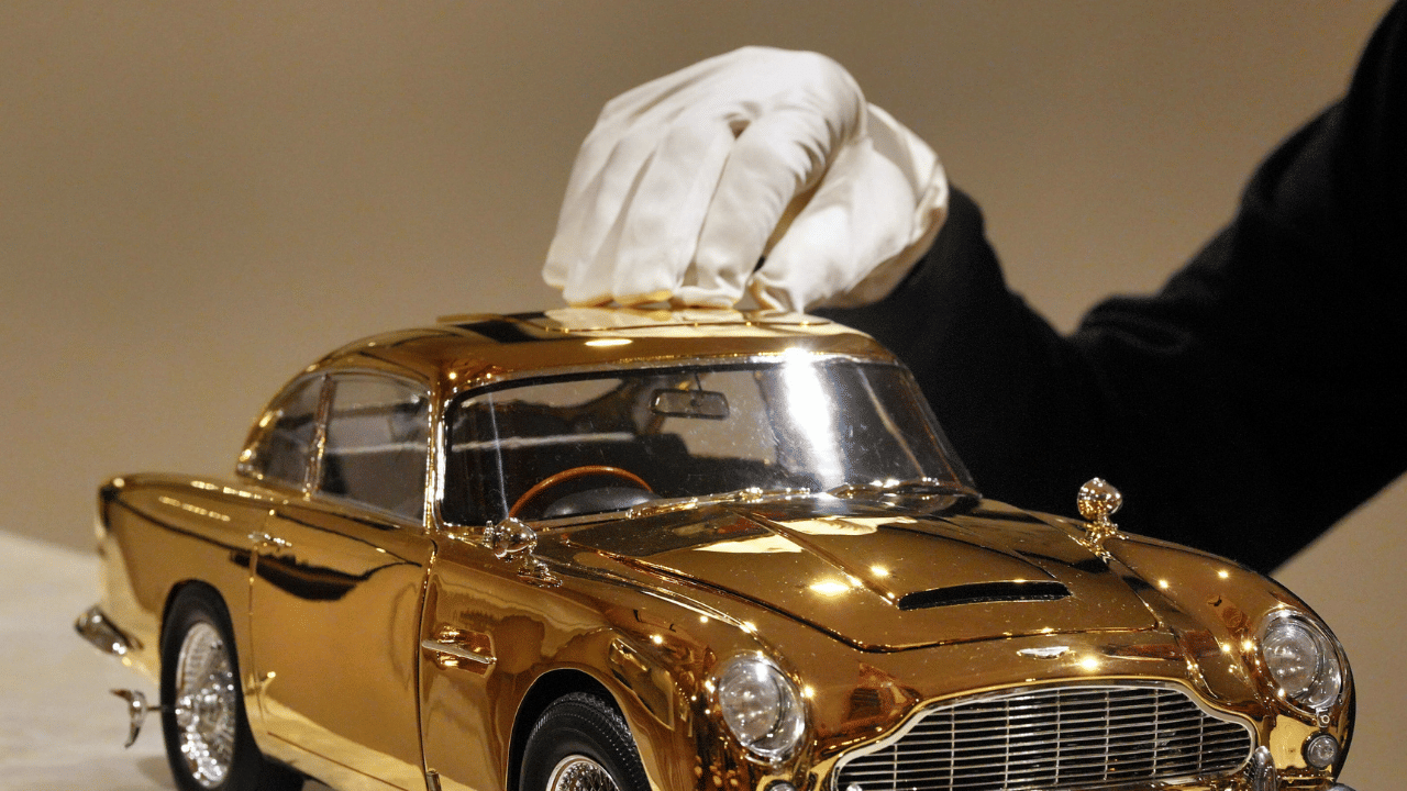 ഇന്ന് പവന് 200 രൂപ കുറഞ്ഞ് 56,760 രൂപയിലും, ഗ്രാമിന് 25 രൂപ താഴ്ന്ന 7,095 രൂപയിലുമാണ് വ്യാപാരം നടത്തുന്നത്. ആഗോള വിപണികളിലെ വിലമാറ്റങ്ങളാണ് നിലവില്‍ പ്രാദേശിക വിപണികളില്‍ പ്രതിഫലിക്കുന്നത്. (​IMAGE - GETTY IMAGES / PTI)