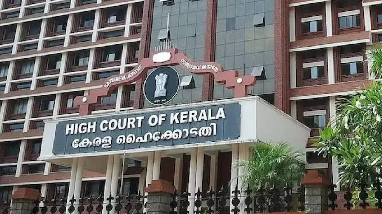 High Court: കാമുകന് ബലാത്സംഗം ചെയ്ത് പതിനാറുകാരി ഗർഭിണിയായി; ഗര്ഭഛിദ്രത്തിന് അനുമതി നിഷേധിച്ച് ഹൈക്കോടതി High Court: കാമുകന് ബലാത്സംഗം ചെയ്ത് പതിനാറുകാരി ഗർഭിണിയായി; ഗര്ഭഛിദ്രത്തിന് അനുമതി നിഷേധിച്ച് ഹൈക്കോടതി