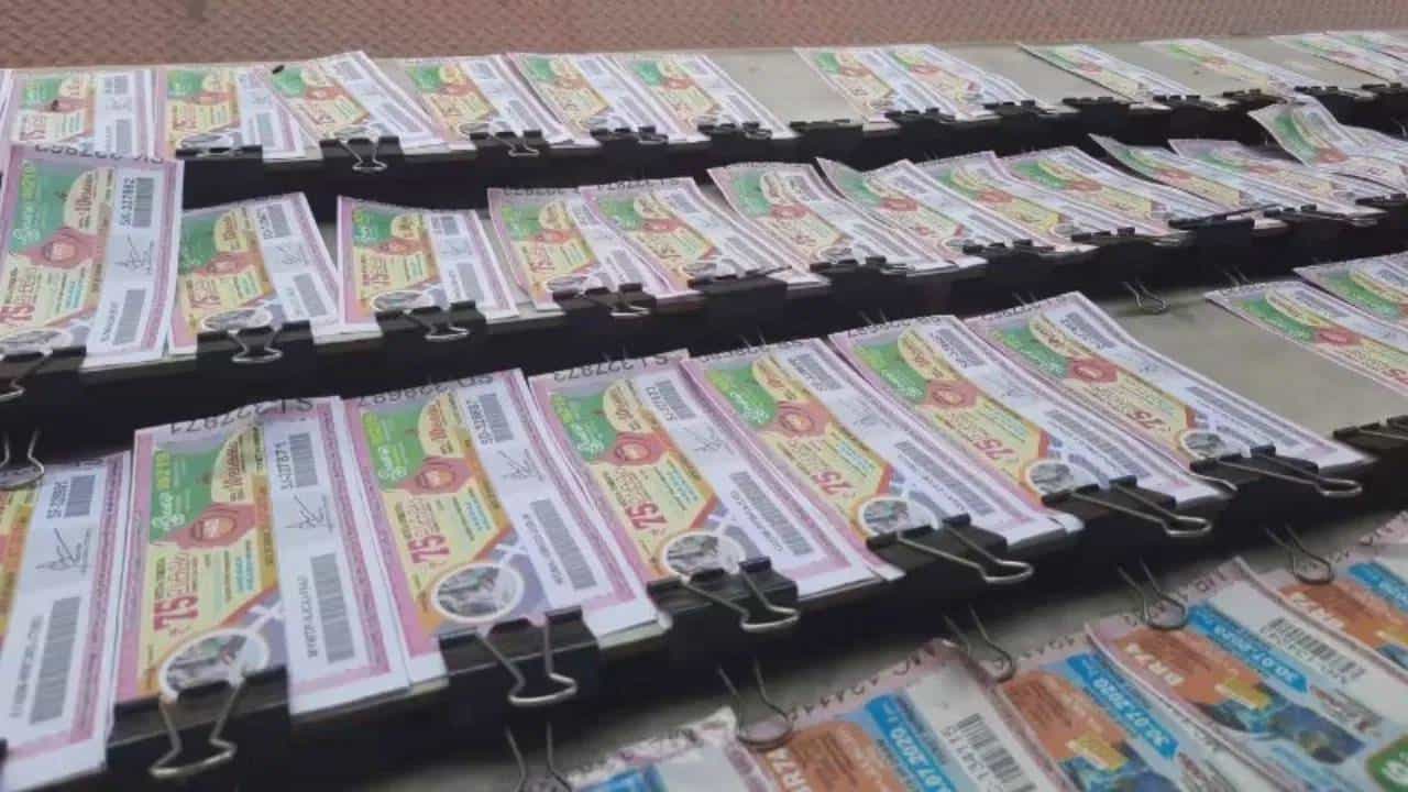 Kerala Lottery Result : 70 ലക്ഷത്തിൻ്റെ ഭാഗ്യവാൻ ആര്?; അക്ഷയ ലോട്ടറി ഫലം ഇന്ന് Kerala Lottery Result : 70 ലക്ഷത്തിൻ്റെ ഭാഗ്യവാൻ ആര്?; അക്ഷയ ലോട്ടറി ഫലം ഇന്ന്