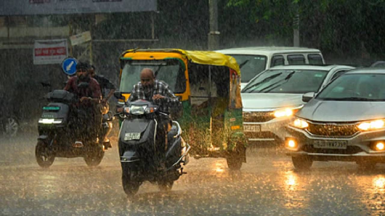 Kerala Rain Alert: സംസ്ഥാനത്ത് വീണ്ടും മഴ കനക്കുന്നു; ഇന്ന് മൂന്ന് ജില്ലകളിൽ യെല്ലോ അലർട്ട്