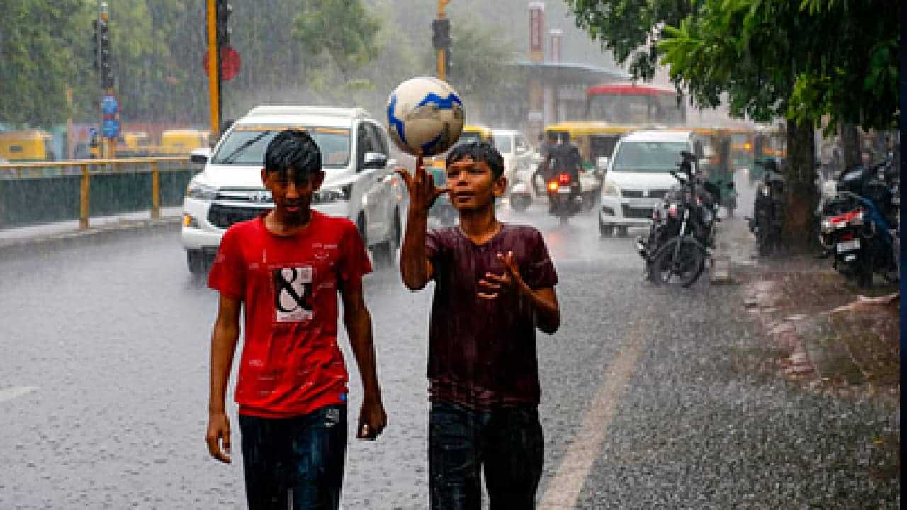 Kerala Rain Alert : സംസ്ഥാനത്ത് ഇന്നും വ്യാപക മഴയ്ക്ക് സാധ്യത; അ‌ഞ്ച് ജില്ലകളിൽ യെല്ലോ അലർട്ട്; കഴിഞ്ഞ ദിവസത്തെ  മഴയിൽ വ്യാപകനാശം