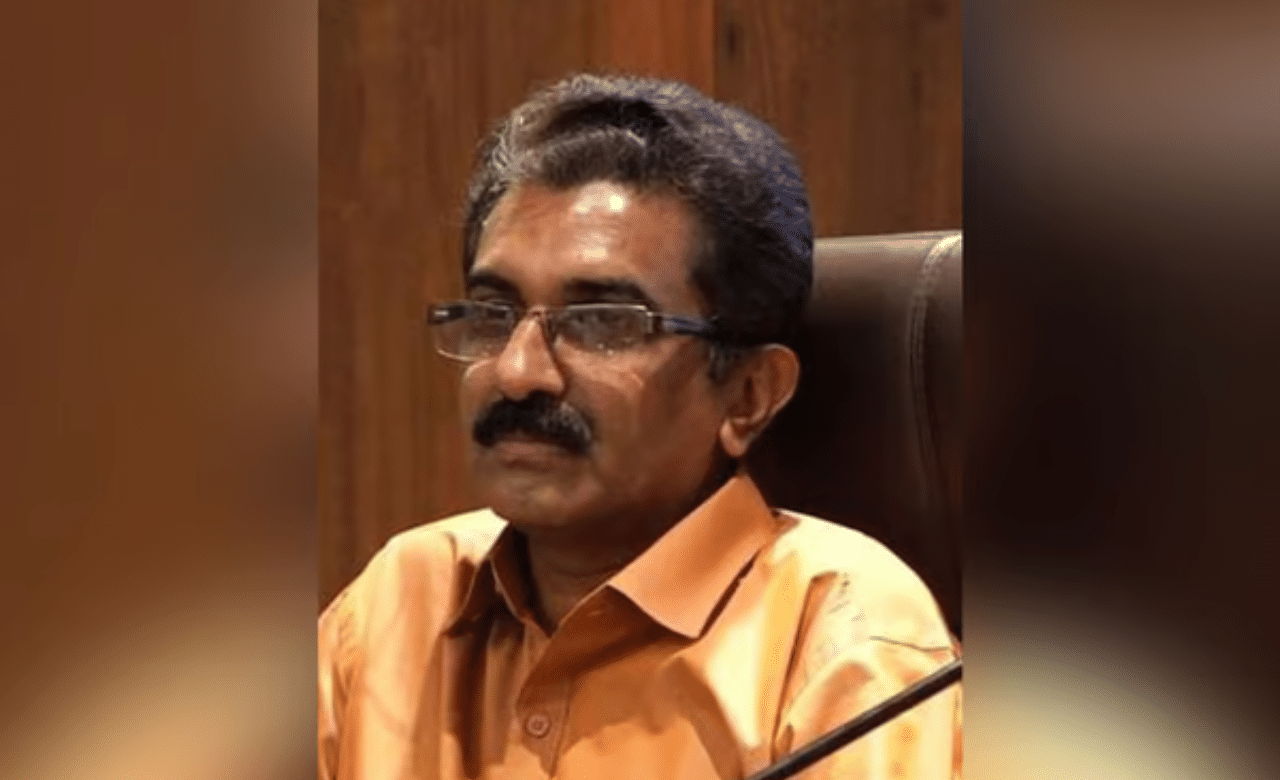 ADM Naveen Babu: നവീൻ ബാബു നീതിമാനായ ഉദ്യോഗസ്ഥൻ; കെെക്കൂലി വാങ്ങിയതിന് തെളിവില്ലെന്ന് ലാൻഡ് റവന്യൂ കമ്മീഷണർ ADM Naveen Babu: നവീൻ ബാബു നീതിമാനായ ഉദ്യോഗസ്ഥൻ; കെെക്കൂലി വാങ്ങിയതിന് തെളിവില്ലെന്ന് ലാൻഡ് റവന്യൂ കമ്മീഷണർ