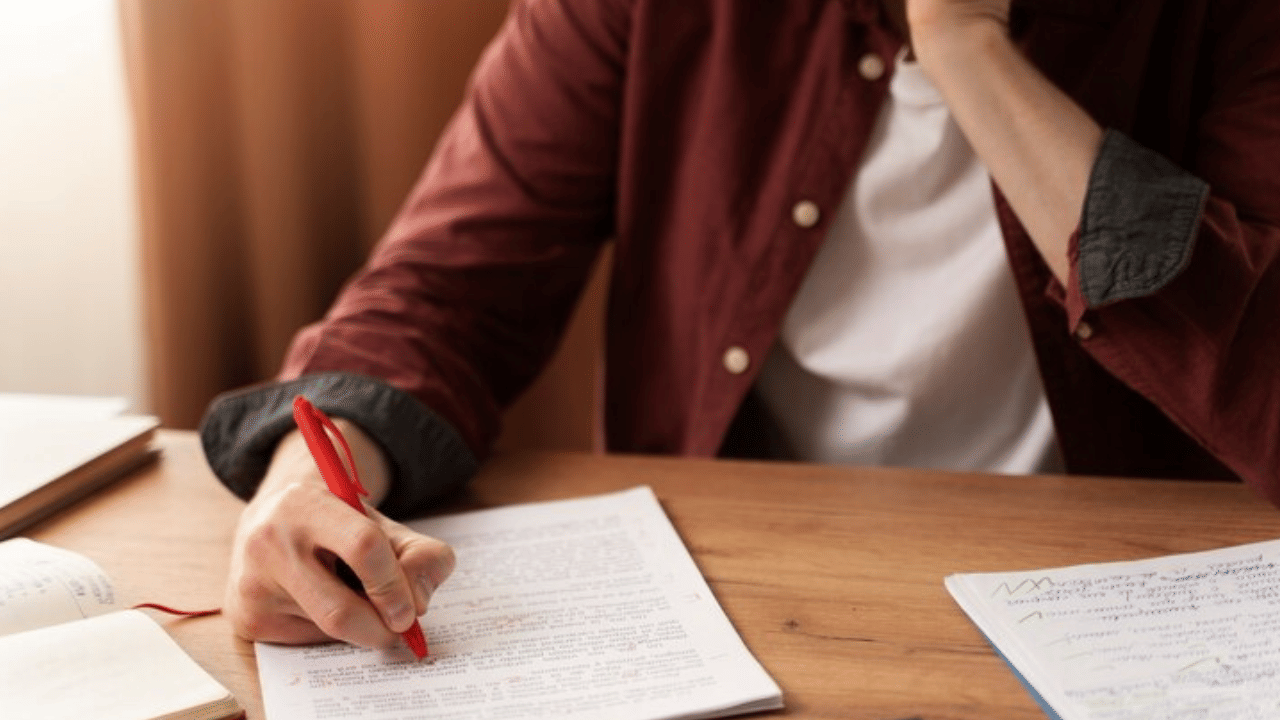 യുജിസി നെറ്റ് ഫലം വൈകുന്ന സാഹചര്യത്തിൽ ആശങ്കയിലാണ് പരീക്ഷ എഴുതിയവർ. ഫലം വൈകുന്നത് പലരുടേയും ഭാവി പരിപാടികൾ അവതാളത്തിൽ ആക്കിയിട്ടുണ്ട്. ‌( ​IMAGE -  FREEPIK)