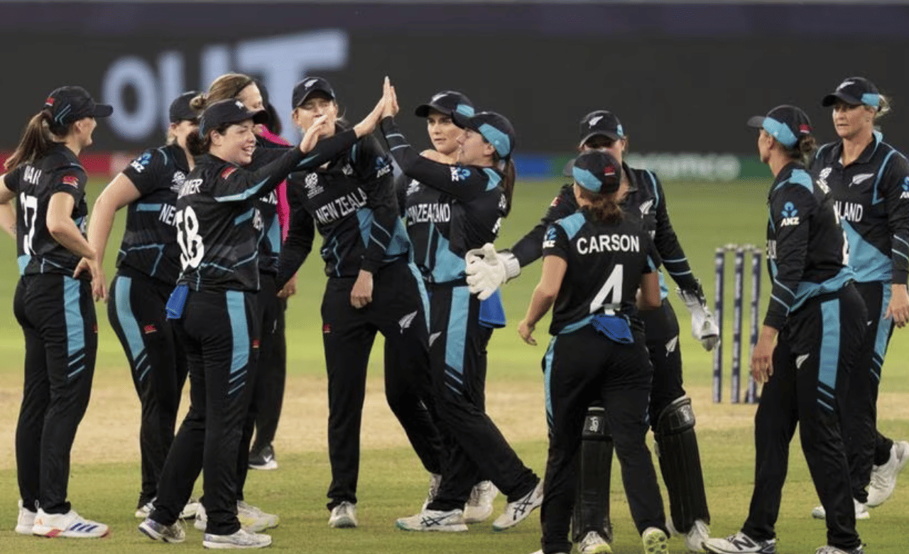Women’s T20 World Cup: അങ്ങനെ ഞങ്ങളെ വച്ച് നീയൊന്നും സ്വപ്നം കാണണ്ട; വനിതാ ലോകകപ്പിൽ നിന്ന് ഇന്ത്യ പുറത്ത്,  പാകിസ്താനെ കീഴടക്കി ന്യൂസിലൻഡ് സെമിയിൽ