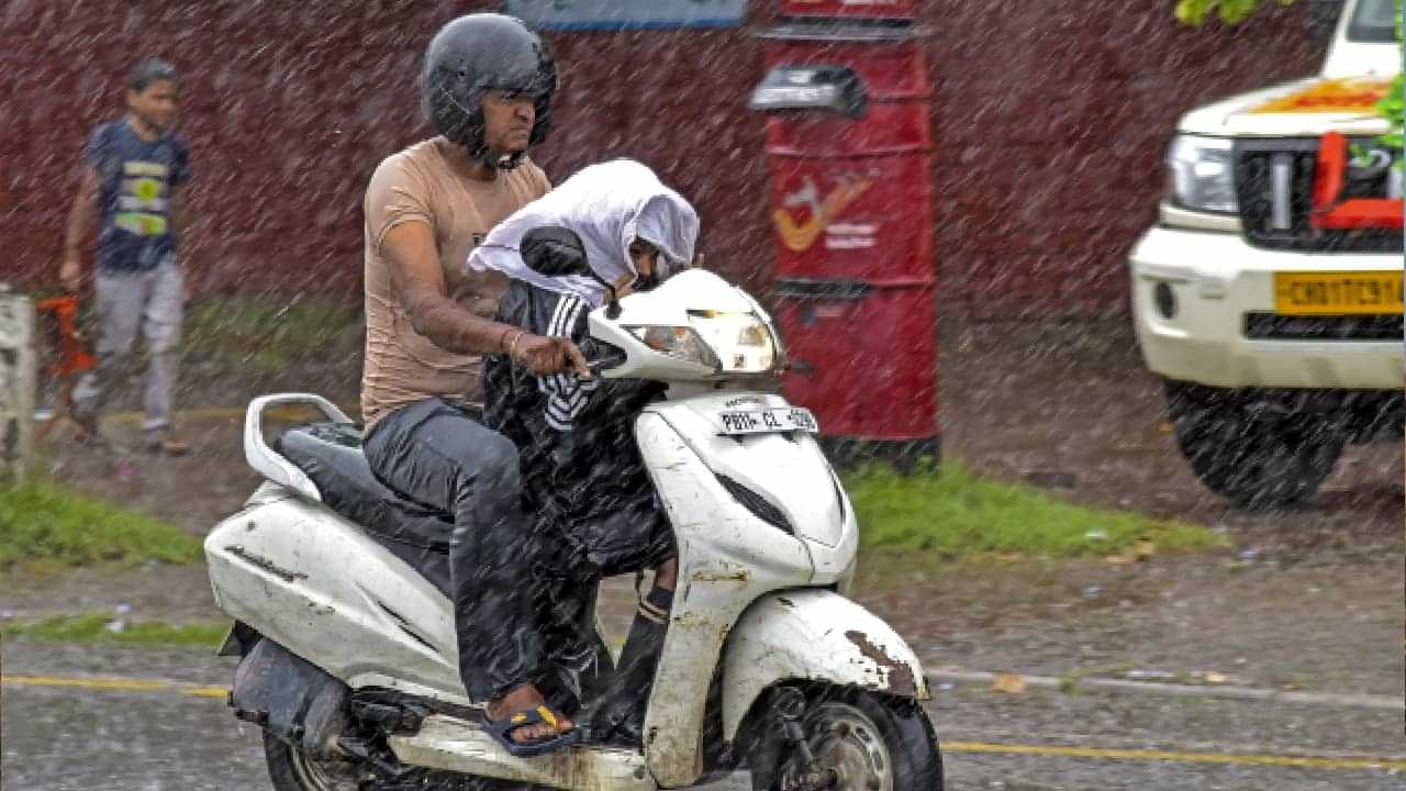 Kerala Rain Alert: സംസ്ഥാനത്ത് വ്യാപക മഴയ്ക്ക് സാദ്ധ്യത; രണ്ടു ജില്ലകളില്‍ യെല്ലോ അലര്‍ട്ട്; മത്സ്യബന്ധനത്തിന് വിലക്ക്