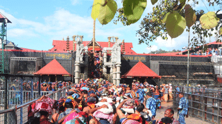 Sabarimala : ശബരിമല ദർശനം ബുക്ക് ചെയ്യാൻ ആപ്പ്; തീരുമാനം ദേവസ്വം പരി​ഗണനയിൽ