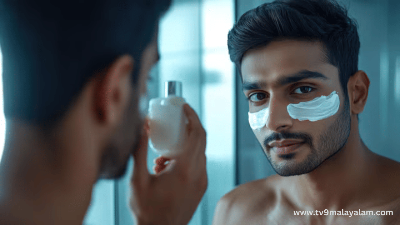 മുഖത്ത് പാടുകൾ പോലെ തന്നെ ഭംഗി നശിപ്പിക്കുന്ന മറ്റൊന്നാണ് കണ്ണിനടിയിലെ കറുത്ത പാടുകൾ. കണ്ണിന് വീക്കം അതുപോലെ കറുപ്പ് എന്നീ പ്രശ്നങ്ങളൊക്കെ ആണുങ്ങളിൽ സ്വാഭാവികമായി കാണാറുള്ളതാണ്. ഇത് മാറ്റാൻ നല്ലൊരു ഐക്രീം ഉപയോഗിക്കുക. ആൻ്റി ഏജിംഗ് ഗുണങ്ങളുള്ള ഐ ക്രീം വേണം ഉപയോഗിക്കാൻ ഇത് വളരെ പ്രധാനമാണ്.  (Image Credits: Freepik)
