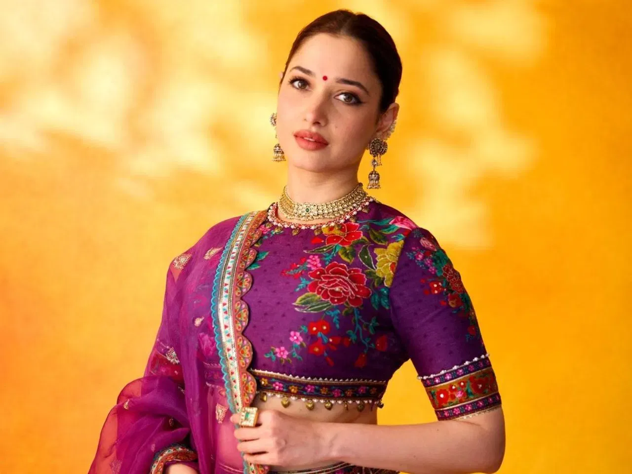 രാജകീയ ലെഹങ്ക ചോളി സെറ്റ് (കടപ്പാട്: Instagram/tamannaahspeaks)