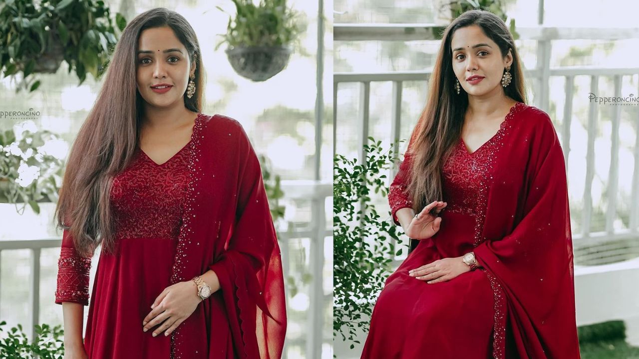 ഇതുകേട്ട് അവര് പറഞ്ഞു, വിഷം എടുത്ത പാമ്പാണെന്ന്. സത്യം പറഞ്ഞാല്‍ അങ്ങനെയൊന്നും ചെയ്യാന്‍ പാടില്ലാത്തതാണ്. പാമ്പ് ചീറ്റും, അതിന്റെ ദേഹം വളരെ സോഫ്റ്റാണ്. നമ്മുടെ ശരീരത്തിലൂടെ അത് പോകുമ്പോള്‍ നമുക്ക് ഫീല്‍ ചെയ്യുകയൊന്നുമില്ല. എന്നാല്‍ അത് ചീറ്റുമ്പോള്‍ നമ്മള്‍ അറിയാതെ ഞെട്ടും. (Image Credits: Instagram)