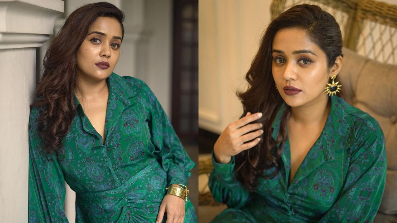 ആ സൗണ്ട് കേള്‍ക്കുമ്പോള്‍ നമ്മള്‍ പാനിക്കാകും, പാമ്പ് നമ്മുടെ തലയിലൂടെ എല്ലാം ഇഴയുമ്പോള്‍ ജീവന്‍ പോകും. ഈ രീതിയിലെല്ലാം അന്ന് അഭിനയിച്ചിട്ടുണ്ട്. എന്നാല്‍ ഇപ്പോള്‍ അങ്ങനെയെല്ലാം അഭിനയിക്കുമോയെന്ന് ചോദിച്ചാല്‍ ഇനി ഒരിക്കലും ഞാന്‍ ഇത്തരം സീനുകളില്‍ അഭിനയിക്കില്ല എന്നാണ് ഉത്തരം,' അനന്യ പറയുന്നു.  (Image Credits: Instagram)