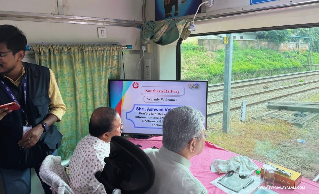 K Rail: ട്രാക്കിലാണ് കെ റെയിൽ; സാങ്കേതിക -പാരിസ്ഥിതിക പ്രശ്നങ്ങൾ പരിഹരിച്ചാൽ അനുമതിയെന്ന് കേന്ദ്ര റെയിൽവേ മന്ത്രി, ശബരി പാതയ്ക്കും പച്ചക്കൊടി K Rail: ട്രാക്കിലാണ് കെ റെയിൽ; സാങ്കേതിക -പാരിസ്ഥിതിക പ്രശ്നങ്ങൾ പരിഹരിച്ചാൽ അനുമതിയെന്ന് കേന്ദ്ര റെയിൽവേ മന്ത്രി, ശബരി പാതയ്ക്കും പച്ചക്കൊടി