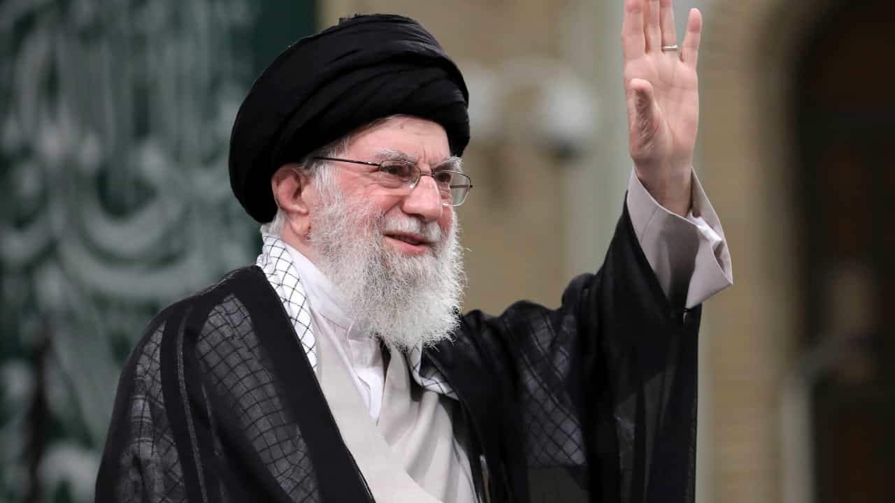 Ayatollah Ali Khamenei : ആയതൊള്ള അലി ഖമേനിയ്ക്ക് വിഷം നൽകി?; ഇറാൻ പരമോന്നത നേതാവ് കോമയിലെന്ന് റിപ്പോർട്ട് Ayatollah Ali Khamenei : ആയതൊള്ള അലി ഖമേനിയ്ക്ക് വിഷം നൽകി?; ഇറാൻ പരമോന്നത നേതാവ് കോമയിലെന്ന് റിപ്പോർട്ട്
