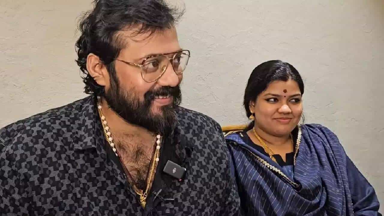 Actor Bala: ക്ലൈമാക്സ് വേറെ ലെവല്; എന്റെ സഹോദരനായതുകൊണ്ടല്ല, ഇത് വലിയൊരു ഫിലിമാണ്; കങ്കുവ കാണാനെത്തി ബാലയും ഭാര്യ കോകിലയും Actor Bala: ക്ലൈമാക്സ് വേറെ ലെവല്; എന്റെ സഹോദരനായതുകൊണ്ടല്ല, ഇത് വലിയൊരു ഫിലിമാണ്; കങ്കുവ കാണാനെത്തി ബാലയും ഭാര്യ കോകിലയും