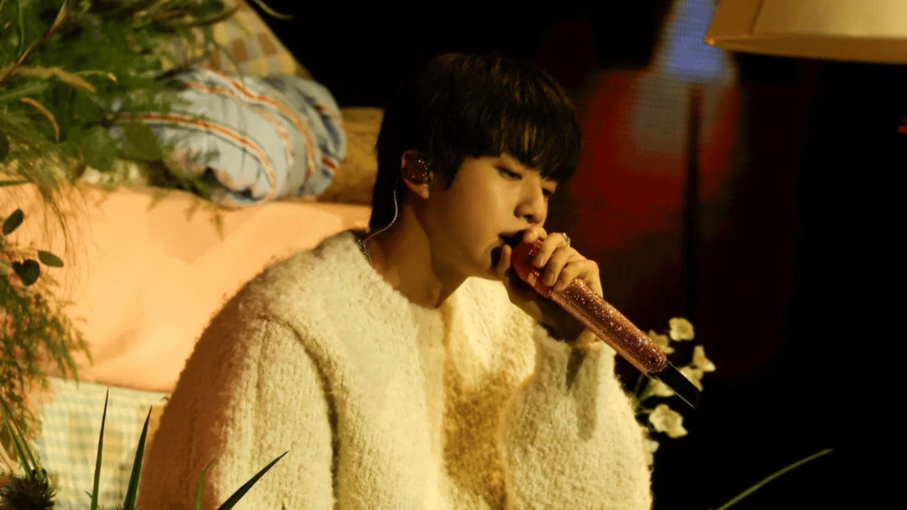 പ്രമുഖ കൊറിയൻ സംഗീത ബാൻഡായ ബിടിഎസിലെ മുതിർന്ന അംഗമാണ് ജിൻ എന്ന കിം സോക്-ജിൻ. ഏതാനും ദിവസങ്ങൾക്ക് മുന്നാണ് ജിൻ 'ഹാപ്പി' എന്നൊരു ആൽബം പുറത്തിറക്കിയത്. ഇതിനു പിന്നാലെ, പ്രൊമോഷൻ പരിപാടികളുടെ തിരക്കിലാണ് താരം. (Image Credits: Jin Instagram)