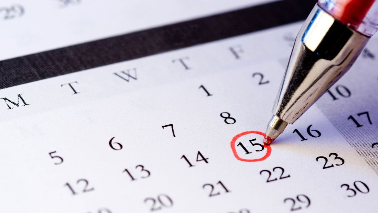 നവംബര് 7നാണ് ബീഹാര് ഉള്പ്പെടെയുള്ള സംസ്ഥാനങ്ങളില് ഛത്ത് പൂജ നടക്കുന്നത്. വ്യാഴാഴ്ചയാണ് ഛത്ത് പൂജ. നവംബര് 9 രണ്ടാം ശനിയാഴ്ചയാണ് അന്നും ഓഫീസില് പോകേണ്ടാ. നവംബര് 15ന് ഗുരു നാനാക്ക് ദിനമാണ്. (Image Credits: nigelcarse/E+/Getty Images)