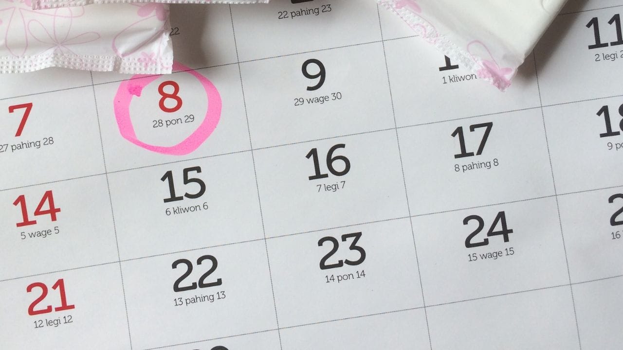 നവംബര് 18ന് കനകദാസ ജയന്തിയാണ്. നവംബര് 23ന് നാലാം ശനിയാഴ്ചയും വരുന്നു. കേരളത്തില് ബാങ്ക് അവധിയുള്ളത് 3,9,10,17,23,24 എന്നീ തീയതികളിലാണ്. (Image Credits: Fajrul Islam/Getty Images Creative)