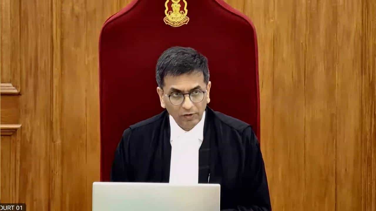 DY Chandrachud: സംതൃപ്തനായാണ് പടിയിറങ്ങുന്നത്; ചീഫ് ജസ്റ്റിസ് പദവിയിൽനിന്ന് പടിയിറങ്ങി ഡി.വൈ.ചന്ദ്രചൂഡ് DY Chandrachud: സംതൃപ്തനായാണ് പടിയിറങ്ങുന്നത്; ചീഫ് ജസ്റ്റിസ് പദവിയിൽനിന്ന് പടിയിറങ്ങി ഡി.വൈ.ചന്ദ്രചൂഡ്