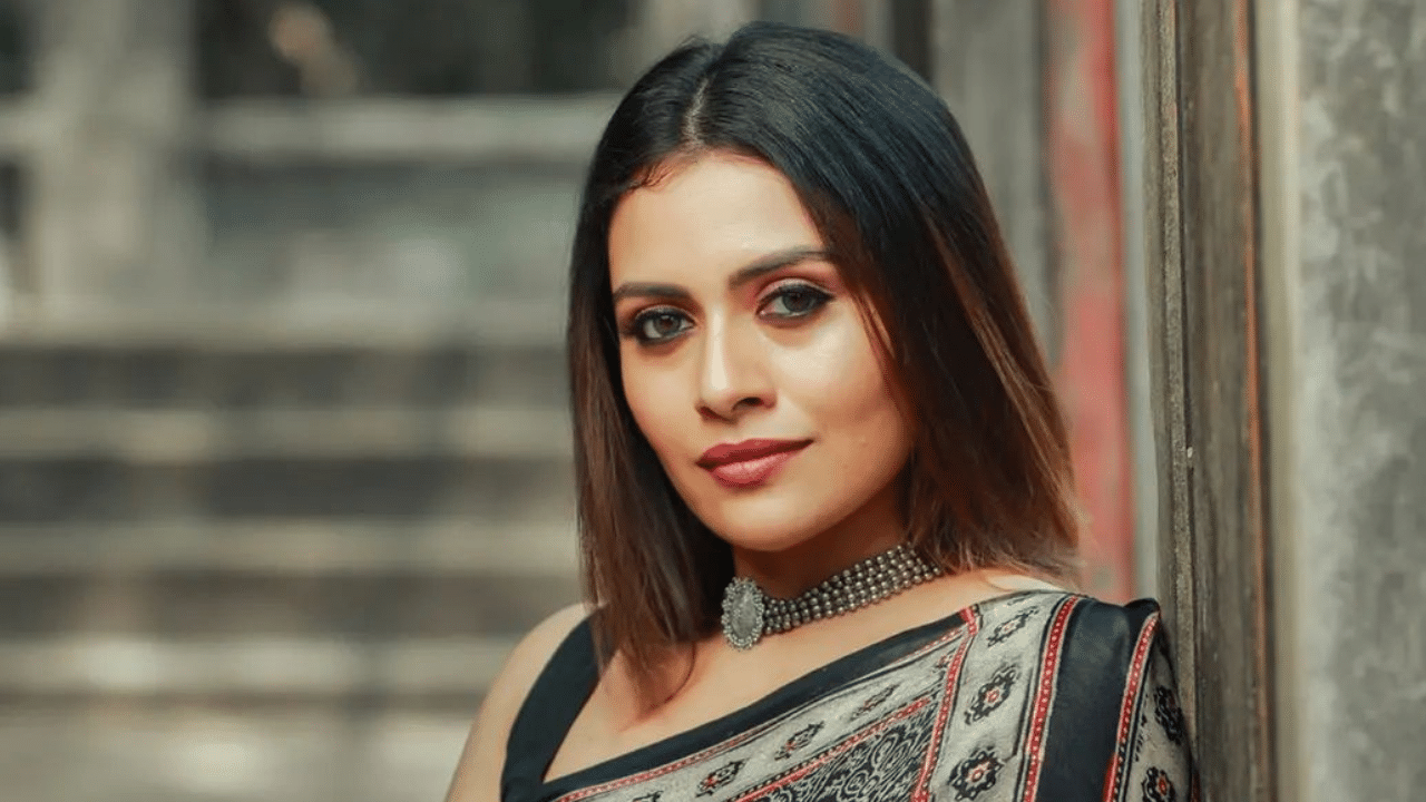 സിനിമയിൽ കാര്യമായി തിളങ്ങാൻ കഴിഞ്ഞില്ലെങ്കിലും ധന്യ സീരിയലുകളിലൂടെ പ്രേക്ഷക മനസ് കീഴടക്കി. ദൈവത്തിന്റെ സ്വന്തം ദേവൂട്ടി, സീത കല്യാണം എന്നീ സീരിയലുകളിൽ താരം പ്രധാന വേഷങ്ങളിലെത്തി. അതുപോലെ, ധന്യയുടെ കരിയറിലെ മറ്റൊരു വഴിത്തിരിവായിരുന്നു ബിഗ്ബോസ്. ബിഗ്ബോസ് മലയാളത്തിന്റെ സീസൺ നാലിലെ മത്സരാർഥിയായിരുന്നു ധന്യ. (Image Credits: Dhanya Mary Varghese)