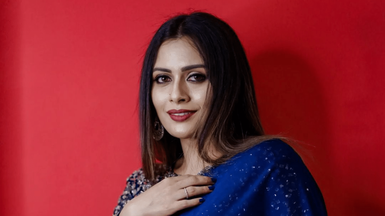 കൂടാതെ, അവതരണത്തിലും താരം കഴിവ് തെളിയിച്ചിട്ടുണ്ട്. 'വനിതാ ഏഷ്യാനെറ്റ് ഫിലിം അവാർഡ്സ് 2009', 'ഐഡിയ സ്റ്റാർ സിംഗർ 2010', എന്നീ പരിപാടികളുടെ അവതാരകയായി എത്തിയത് ധന്യ ആയിരുന്നു. (Image Credits: Dhanya Mary Varghese)