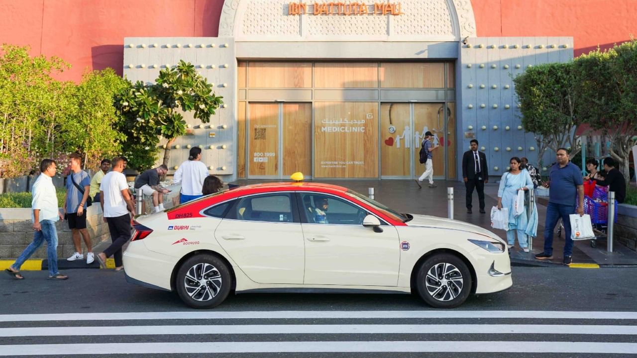 Dubai – Abu Dhabi Taxi : 66 ദിർഹമിന് ദുബായ് – അബുദാബി ടാക്സി; സർക്കാരിൻ്റെ പുതിയ സംവിധാനം സൂപ്പർ ഹിറ്റ് Dubai – Abu Dhabi Taxi : 66 ദിർഹമിന് ദുബായ് – അബുദാബി ടാക്സി; സർക്കാരിൻ്റെ പുതിയ സംവിധാനം സൂപ്പർ ഹിറ്റ്
