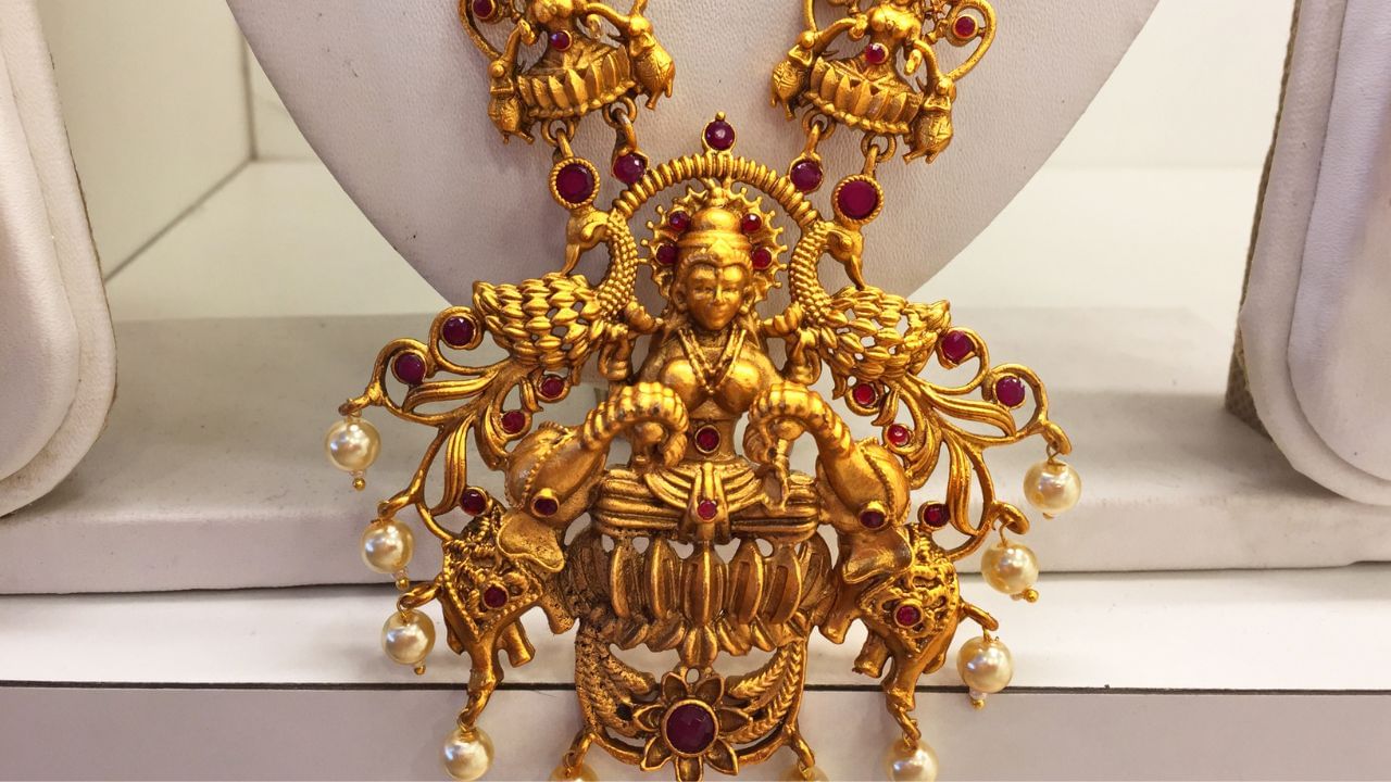 Kerala Gold Rate: അതല്ലേലും അങ്ങനാ; കുറച്ചതൊക്കെ കൂട്ടി സ്വര്ണം പറന്നു, ഇന്നത്തെ വില നോക്കാം Kerala Gold Rate: അതല്ലേലും അങ്ങനാ; കുറച്ചതൊക്കെ കൂട്ടി സ്വര്ണം പറന്നു, ഇന്നത്തെ വില നോക്കാം