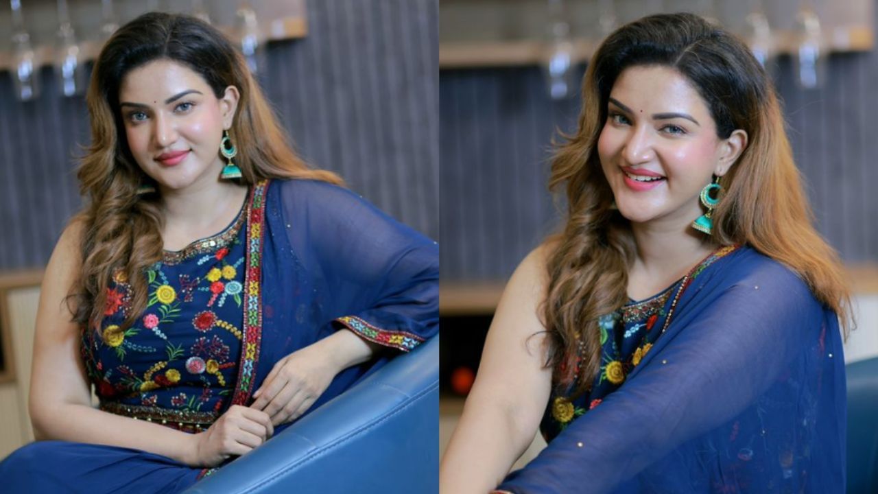 സിനിമ കൂടാതെ സോഷ്യല് മീഡിയയിലും സജീവമാണ് താരം. താരം നടത്താറുള്ള ഫോട്ടോഷൂട്ടുകളെല്ലാം ഏറെ പ്രശംസപിടിച്ചുപറ്റാറുണ്ട്. നിരന്തരം ഉദ്ഘാടനങ്ങള്ക്ക് പോകുന്നതുകൊണ്ട് തന്നെ ഉദ്ഘാടനം സ്റ്റാര് എന്ന പേര് ഹണിക്കുണ്ട്. ഇപ്പോഴിതാ താന് ഉദ്ഘാടനങ്ങള്ക്ക് പോകുന്നതുമായി ബന്ധപ്പെട്ട് താരം പറഞ്ഞ വാക്കുകളാണ് എല്ലാവരുടെയും ശ്രദ്ധ നേടുന്നത്. തനിക്ക് വിവാഹങ്ങളില് പങ്കെടുക്കുന്നതിനേക്കാള് താത്പര്യം ഉദ്ഘാടനത്തിന് പോകുന്നതാണെന്നാണ് ഹണി പറയുന്നത്. ഒറിജിനല്സ് ബൈ വീണയോടാണ് താരത്തിന്റെ പ്രതികരണം. (Image Credits: Instagram)