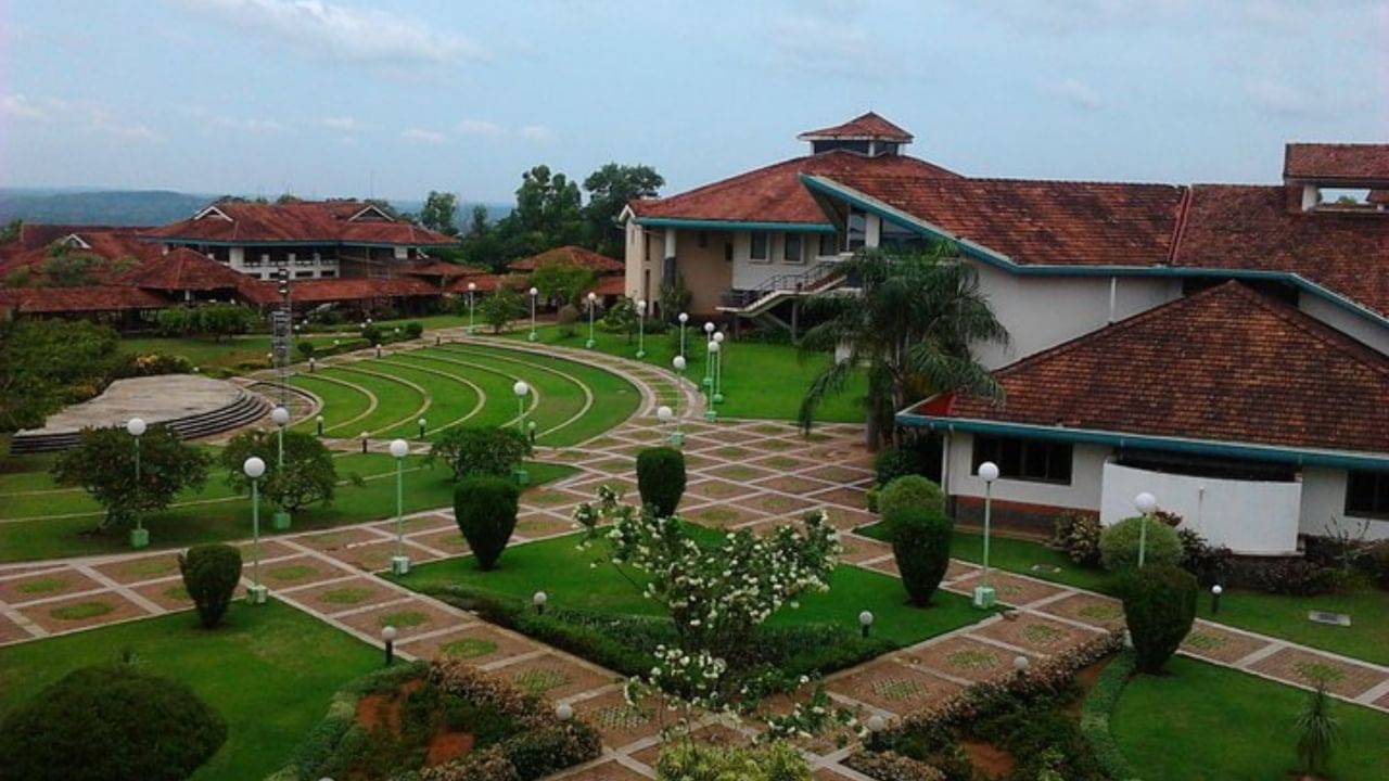 IIM Kozhikode : ജോലിയുള്ളവർക്കും കോഴിക്കോട് ഐഐഎമ്മിൽ പഠിക്കാം; ലീഡർഷിപ്പ് ക്വാളിറ്റി മെച്ചപ്പെടുത്താൻ കോഴ്സ് IIM Kozhikode : ജോലിയുള്ളവർക്കും കോഴിക്കോട് ഐഐഎമ്മിൽ പഠിക്കാം; ലീഡർഷിപ്പ് ക്വാളിറ്റി മെച്ചപ്പെടുത്താൻ കോഴ്സ്
