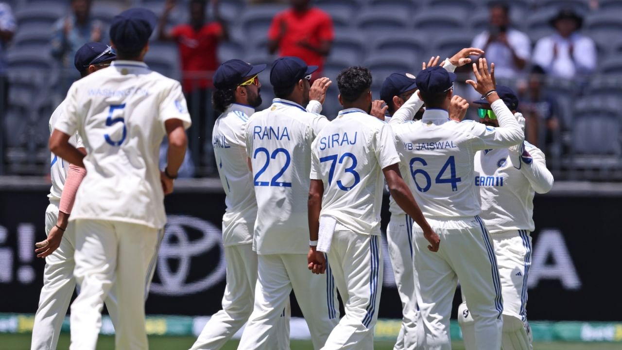IND vs AUS : പെർത്തിൽ ജയിക്കുന്ന ആദ്യ എവേ ടീമായി ഇന്ത്യ; ഓസീസിനെ വീഴ്ത്തിയത് 295 റൺസിന് IND vs AUS : പെർത്തിൽ ജയിക്കുന്ന ആദ്യ എവേ ടീമായി ഇന്ത്യ; ഓസീസിനെ വീഴ്ത്തിയത് 295 റൺസിന്