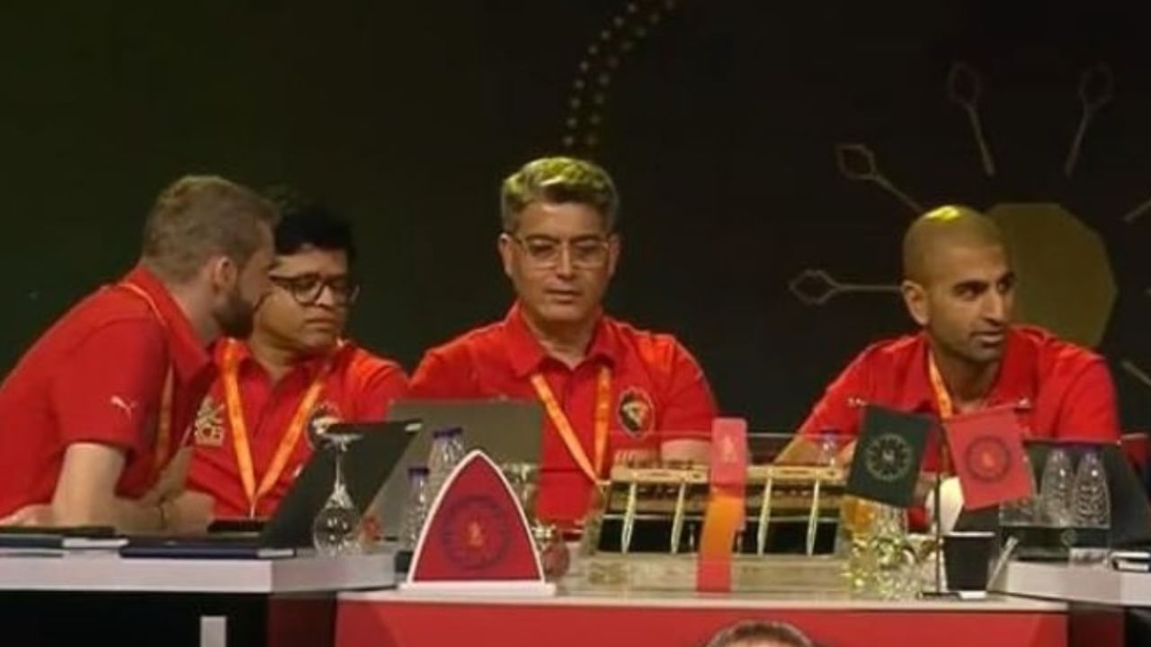 IPL 2025 Auction : പതുങ്ങിയിരുന്ന് കിടിലൻ ടീം അണിയിച്ചൊരുക്കി ആർസിബി; ഈ സാല കപ്പെങ്കിലും? IPL 2025 Auction : പതുങ്ങിയിരുന്ന് കിടിലൻ ടീം അണിയിച്ചൊരുക്കി ആർസിബി; ഈ സാല കപ്പെങ്കിലും?