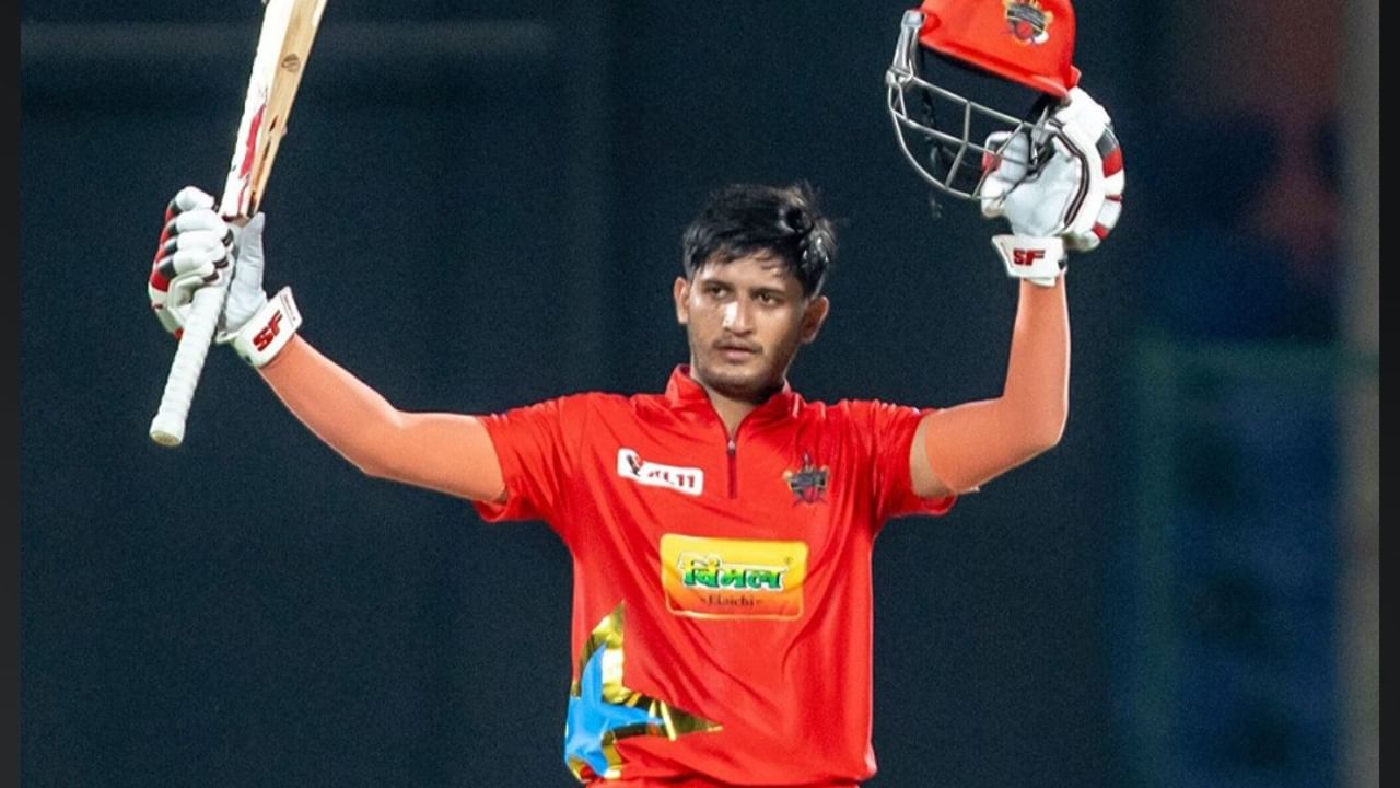 IPL 2025 Auction : ഒരോവറിൽ ആറ് സിക്സ്, തീപ്പൊരി ബാറ്റർ; പഞ്ചാബും ആർസിബിയും മത്സരിച്ച് വിളിച്ച പ്രിയാൻഷ് ആര്യയെപ്പറ്റി IPL 2025 Auction : ഒരോവറിൽ ആറ് സിക്സ്, തീപ്പൊരി ബാറ്റർ; പഞ്ചാബും ആർസിബിയും മത്സരിച്ച് വിളിച്ച പ്രിയാൻഷ് ആര്യയെപ്പറ്റി