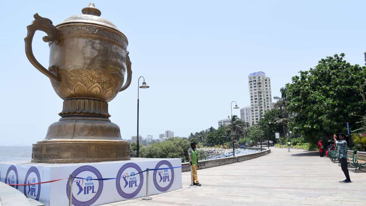IPL Auction 2025 : ലേലത്തിൽ വിളിക്കുന്നതെല്ലാം കോടികൾ; എന്നാൽ പിടുത്തമെല്ലാം കഴിഞ്ഞ് കൈയ്യിൽ കിട്ടുന്നത് എത്ര? IPL Auction 2025 : ലേലത്തിൽ വിളിക്കുന്നതെല്ലാം കോടികൾ; എന്നാൽ പിടുത്തമെല്ലാം കഴിഞ്ഞ് കൈയ്യിൽ കിട്ടുന്നത് എത്ര?