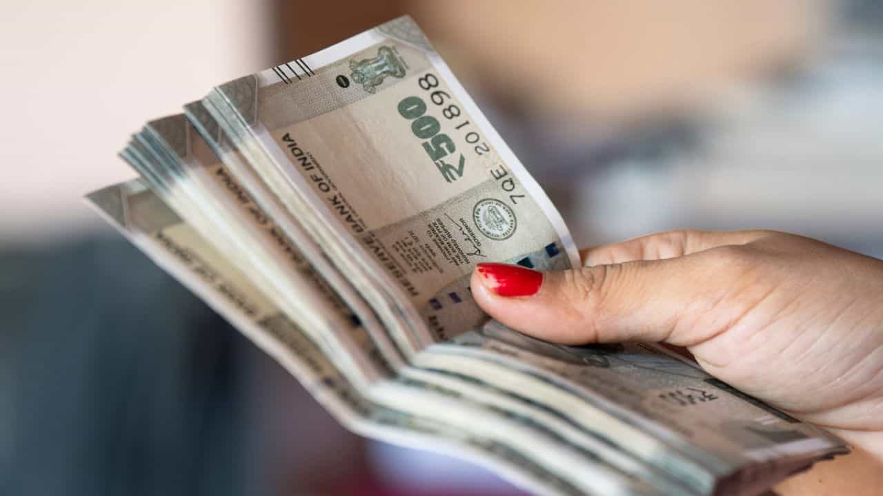 Indian Rupee: തകര്‍ന്നടിഞ്ഞ് രൂപ; പ്രവാസികള്‍ക്കിത് ആഘോഷക്കാലം