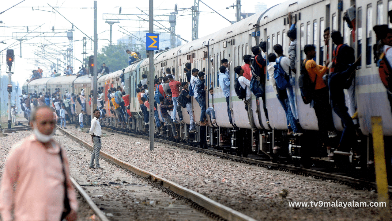 Penalty To Indian Railway: ടോയ്ലറ്റിൽ വൃത്തിയുമില്ല, വെള്ളവുമില്ല; ഇന്ത്യൻ റെയിൽവേയ്ക്ക് പിഴ, യാത്രക്കാരന് 30,000 രൂപ നൽകണം