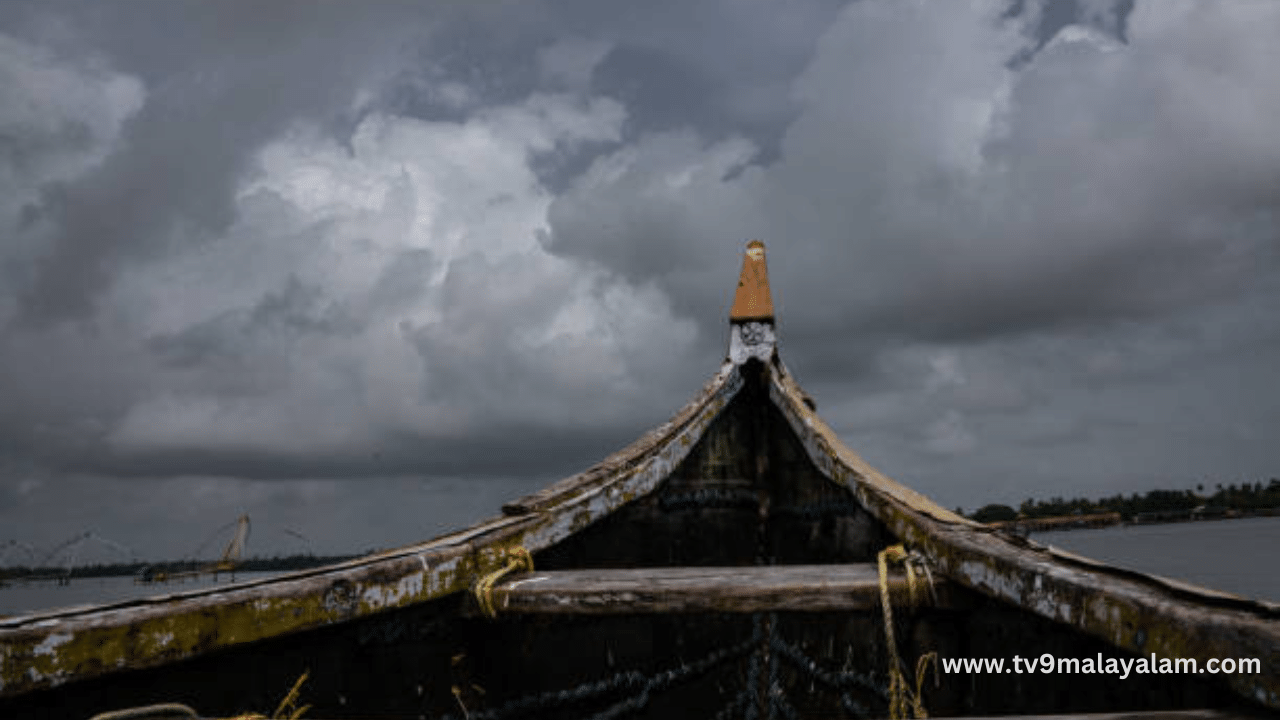 Kerala Rain Alert: തുലാവർഷം കനക്കുന്നു...; ന്യൂനമർദ്ദവും ചക്രവാതച്ചുഴിയും, 5 ദിവസം ഇടിമിന്നലോടു കൂടിയ മഴയ്ക്ക് സാധ്യത