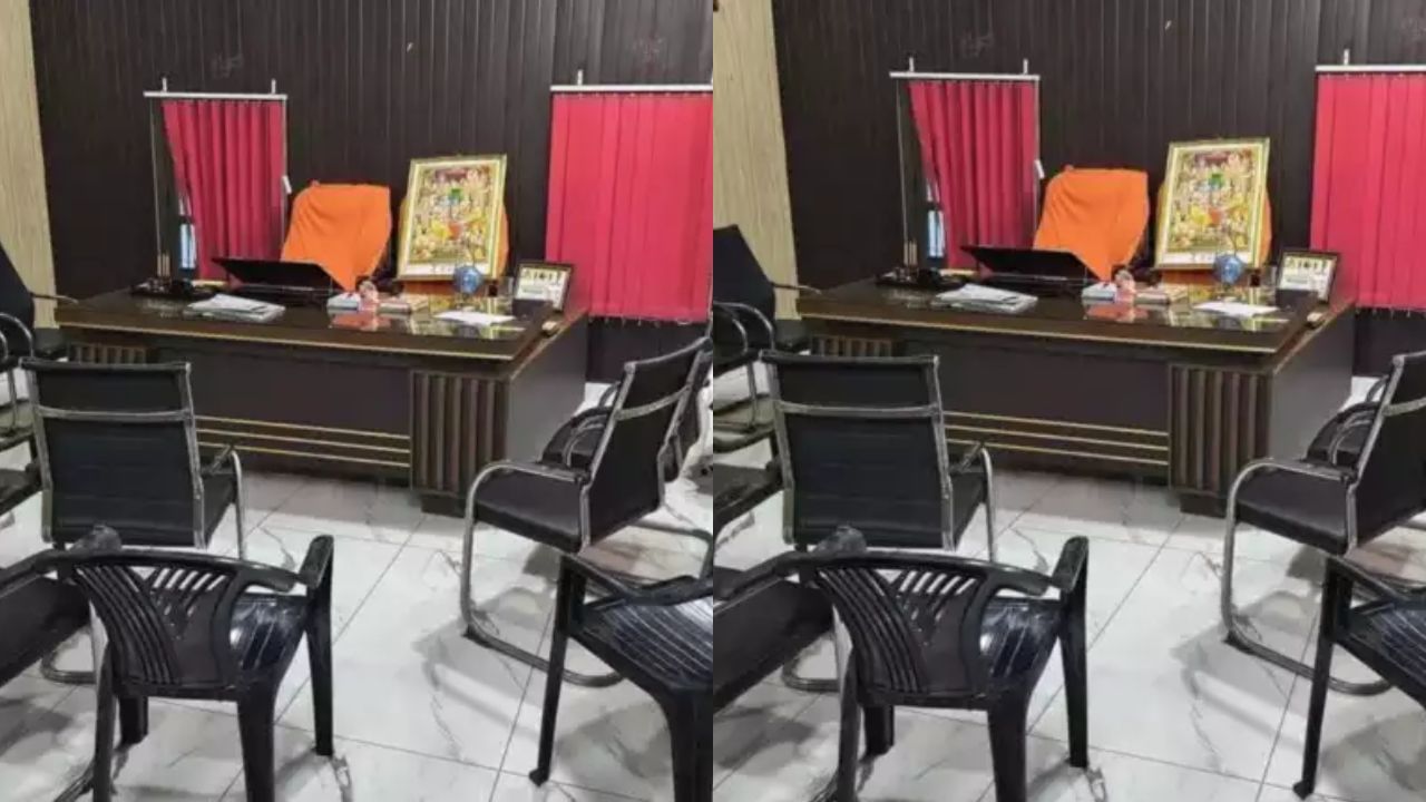 Lord Ram: ഭരണം ശ്രീരാമന് കീഴില്; ഔദ്യോഗിക കസേര രാമന് സമര്പ്പിച്ച് യുപിയിലെ ജനപ്രതിനിധികള് Lord Ram: ഭരണം ശ്രീരാമന് കീഴില്; ഔദ്യോഗിക കസേര രാമന് സമര്പ്പിച്ച് യുപിയിലെ ജനപ്രതിനിധികള്