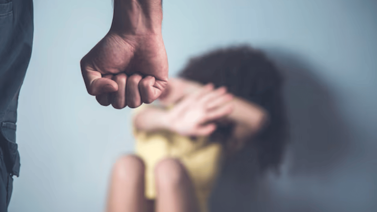NEET Aspirant Sexually Assaulted: നീറ്റ് പരിശീലനത്തിനെത്തിയ പെൺകുട്ടിയെ പീഡിപ്പിച്ചു; കോച്ചിംഗ് സെൻററിലെ അധ്യാപകർ അറസ്റ്റിൽ