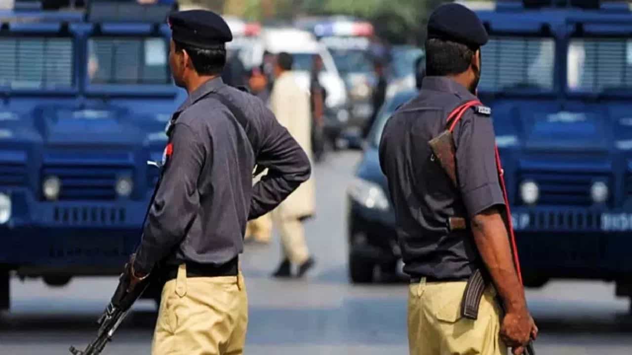 Pakistan Van Attack: വാഹനത്തിന് നേരെ വെടിവെപ്പ്; പാകിസ്താനില് 40 പേര്ക്ക് ദാരുണാന്ത്യം, 25 പേര്ക്ക് പരിക്ക് Pakistan Van Attack: വാഹനത്തിന് നേരെ വെടിവെപ്പ്; പാകിസ്താനില് 40 പേര്ക്ക് ദാരുണാന്ത്യം, 25 പേര്ക്ക് പരിക്ക്