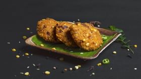 Kattan Chaya and Parippu Vada: പരിപ്പുവടയ്ക്ക് ചേര്‍ച്ച കട്ടന്‍ ചായ തന്നെ; എങ്ങനെ സ്വാദിഷ്ടമായ പരിപ്പുവട തയാറാക്കാം