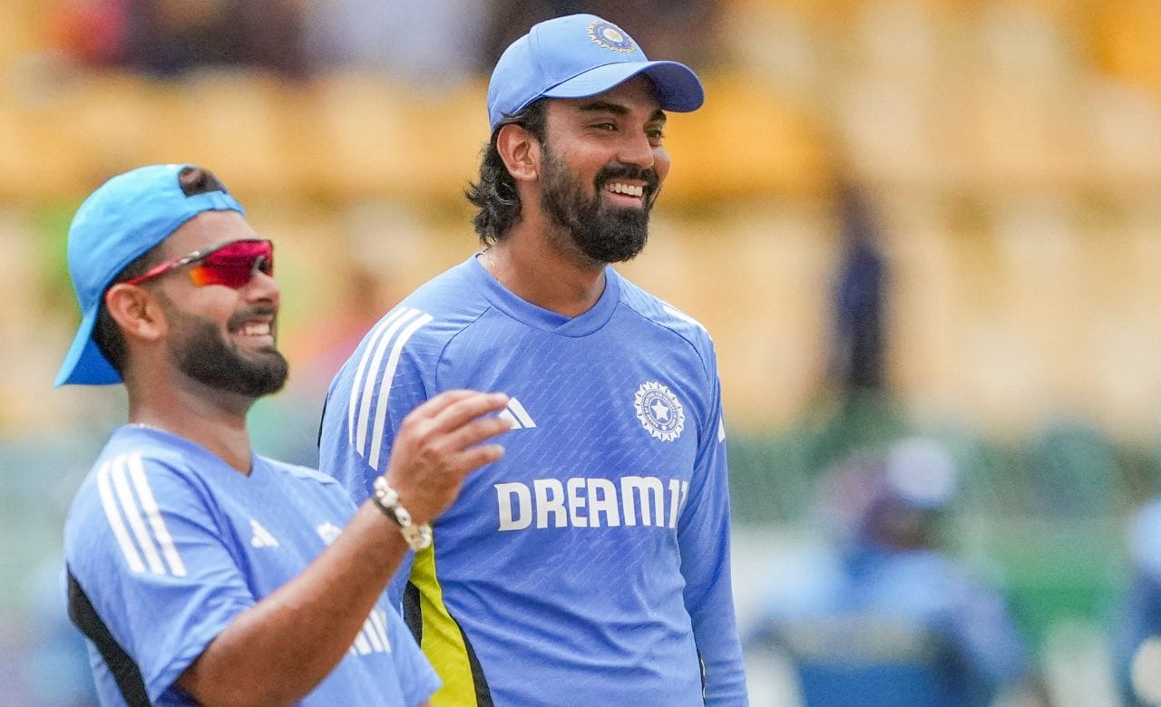 ഐപിഎൽ ടീമായ ചെന്നെെ സൂപ്പർ കിം​ഗ്സിൽ എം എസ് ധോണിയുടെ പിൻ​ഗാമിയാകാൻ കെ എൽ രാഹുലിന് സാധിക്കുമെന്ന് മുൻ ഇന്ത്യൻ താരം ആകാശ് ചോപ്ര. (Image Credits: PTI)