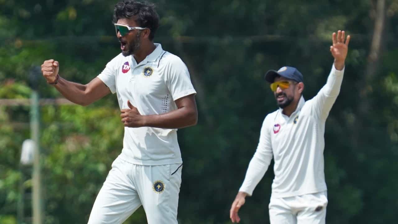 Ranji Trophy : രണ്ടാം ഇന്നിംഗ്സിൽ യുപി 116 റൺസിന് പുറത്ത്; കേരളത്തിന് ഇന്നിംഗ്സ് ജയം Ranji Trophy : രണ്ടാം ഇന്നിംഗ്സിൽ യുപി 116 റൺസിന് പുറത്ത്; കേരളത്തിന് ഇന്നിംഗ്സ് ജയം
