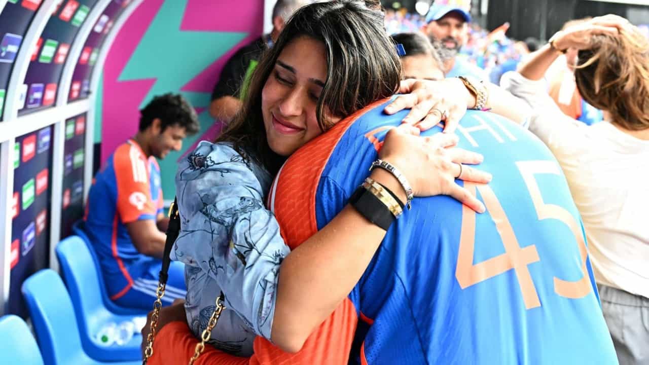 Rohit Sharma : ജൂനിയർ ഹിറ്റ്മാന് ജന്മം നൽകി റിതിക; രോഹിത് ശർമ്മ ആദ്യ ടെസ്റ്റിൽ കളിച്ചേക്കുമെന്ന് സൂചന Rohit Sharma : ജൂനിയർ ഹിറ്റ്മാന് ജന്മം നൽകി റിതിക; രോഹിത് ശർമ്മ ആദ്യ ടെസ്റ്റിൽ കളിച്ചേക്കുമെന്ന് സൂചന