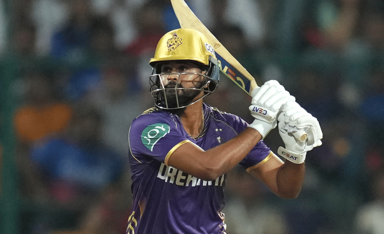 ഐപിഎല്‍ ചരിത്രത്തിലെ ഏറ്റവും മൂല്യമേറിയ രണ്ടാമത്തെ താരമായാണ് ശ്രേയസ് അയ്യർ പഞ്ചാബ് കിം​ഗ്സിലേക്ക് എത്തിയത്. കഴിഞ്ഞ സീസണിൽ കൊൽക്കത്തയെ കിരീടത്തിലേക്ക് നയിച്ച അയ്യരെ 26.75 കോടി രൂപയ്ക്കാണ് പഞ്ചാബ് സ്വന്തമാക്കിയത്. (Image Credits: PTI)