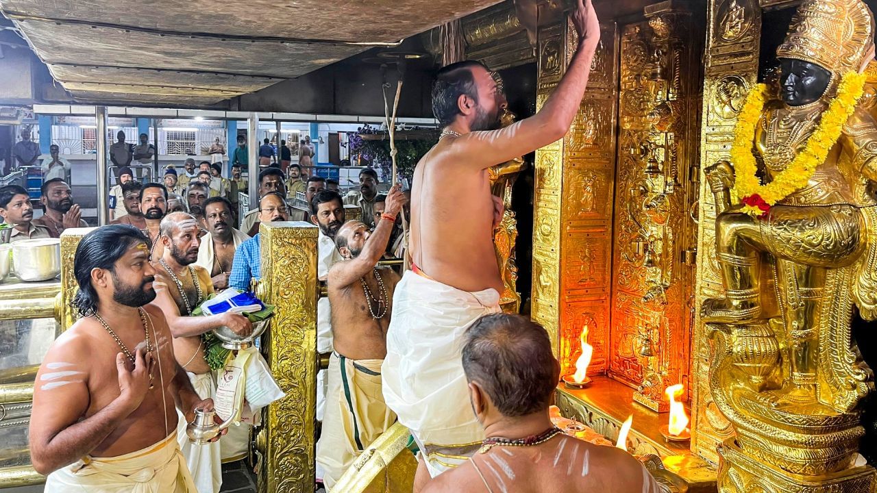 Sabarimala Mandala Kalam 2024: ഹരിവരാസനം വെറുതേ പാടാനുള്ളതല്ല; പാട്ടിന്റെ ചരിത്രവും അര്ത്ഥവുമറിയാം Sabarimala Mandala Kalam 2024: ഹരിവരാസനം വെറുതേ പാടാനുള്ളതല്ല; പാട്ടിന്റെ ചരിത്രവും അര്ത്ഥവുമറിയാം